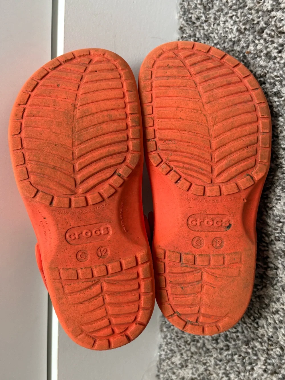 CROCS Waterproof Slip On Classic Clog in Vibrant Orange Size 12c